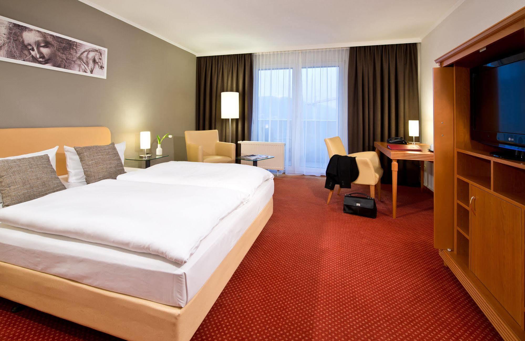 โรงแรมลีโอนาร์โด ไฮเดลแบร์ก ซิตี้เซ็นเตอร์ ไฮเดลเบิร์ก ภายนอก รูปภาพ